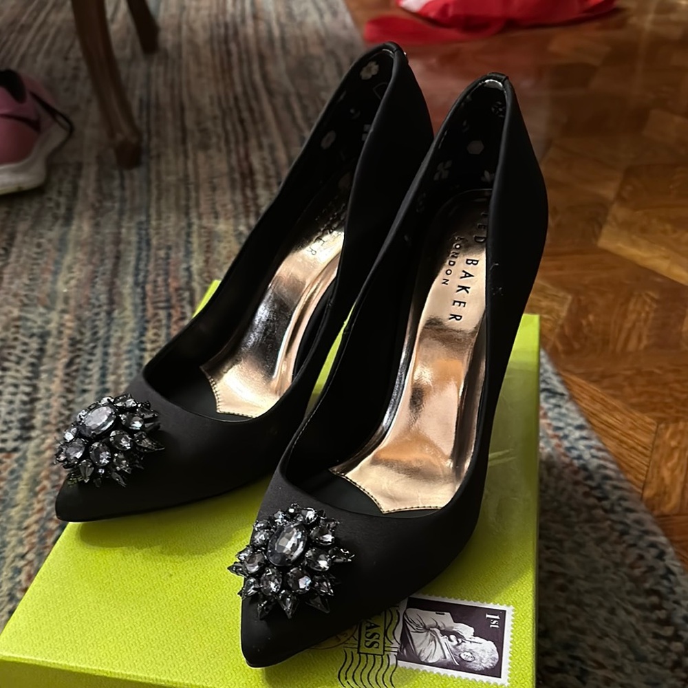 Ted Baker Brooch Detail Court Shoe